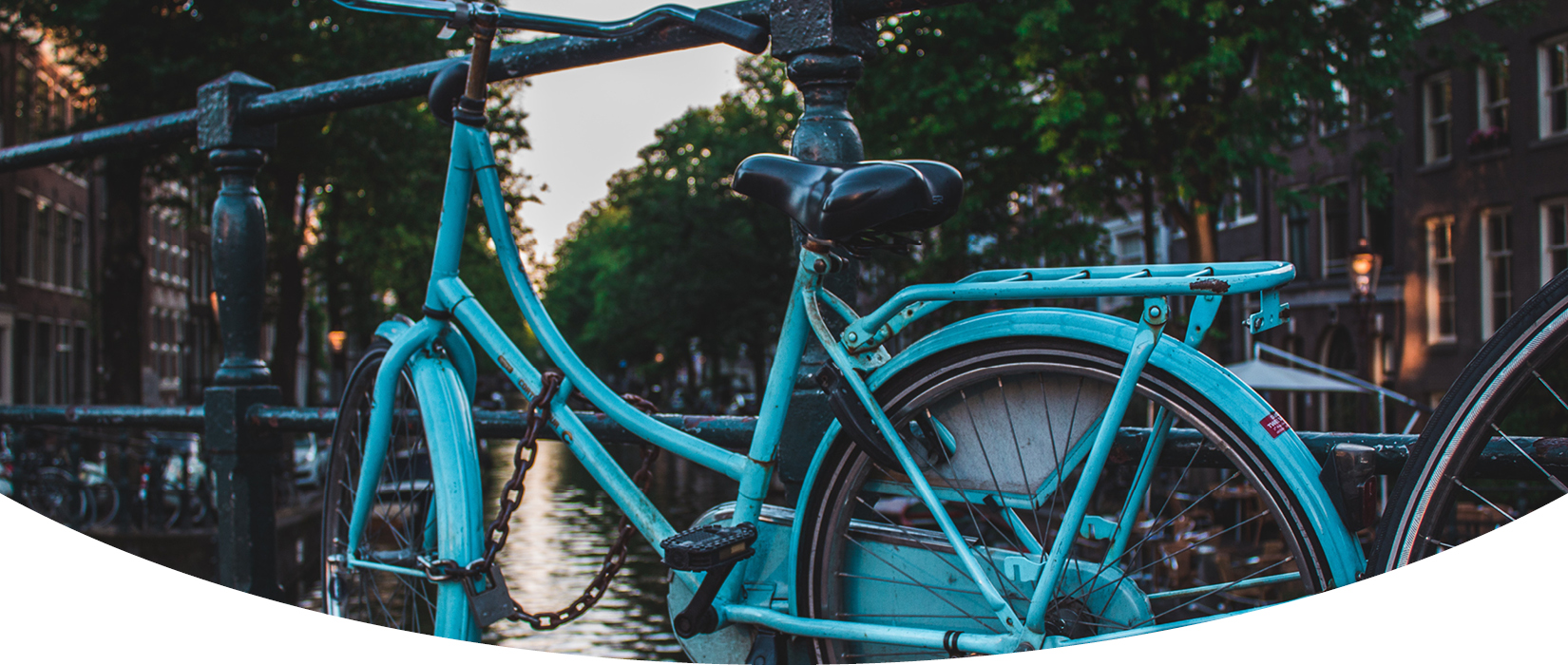 Dutch cyclists talk helmets and bicycles